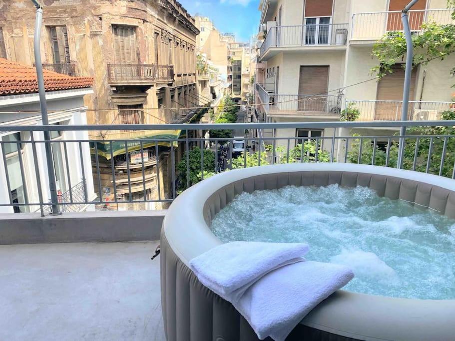 Openair Hot Tub/Big Balcony/Great Boutique Apt เอเธนส์ ภายนอก รูปภาพ